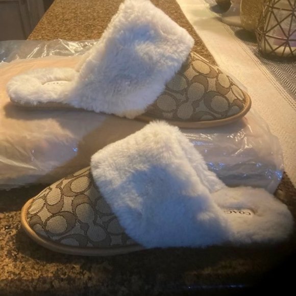 COPY - Coach Ziva Signature Jacquard Khaki Faux Fur Slippers - Picture 1 of 6